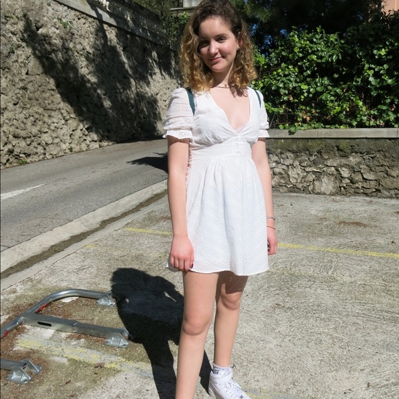 Meet your Posher, Caroline - Picture 1 of 2